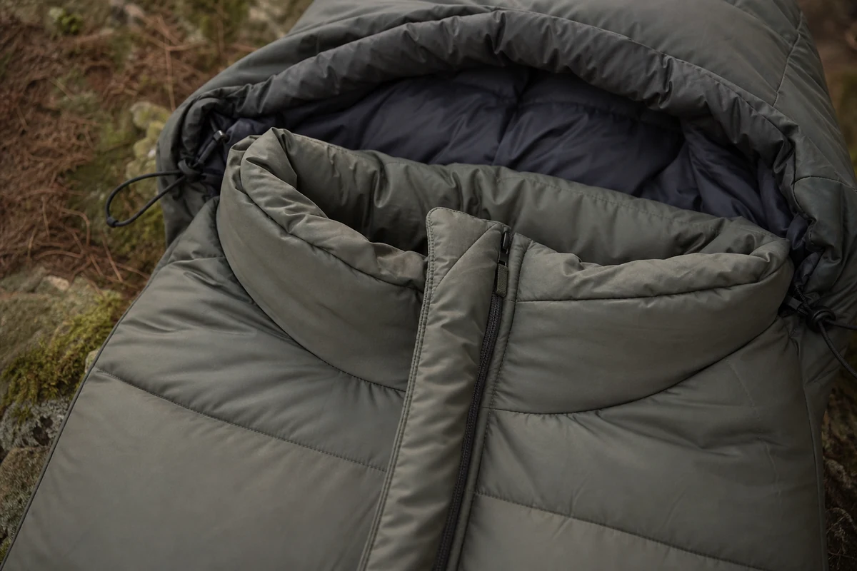 Close view of a sleeping bag draft collar, hood cinch, and full-length zipper draft tube - Sleeping bag features that keep heat in | KnowOutdoor