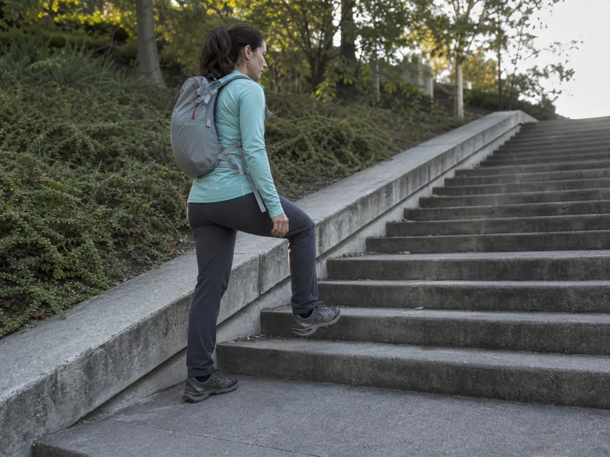 Trekker alternating inclined treadmill walking with controlled step-down practice
